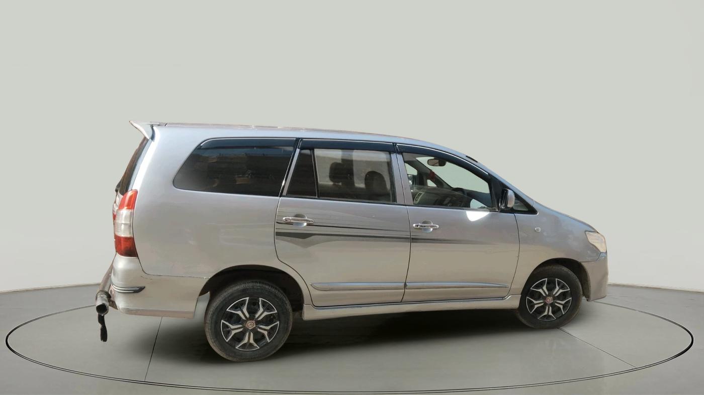 2016 Toyota Innova 2.5 GX 7 STR, Diesel, Manual, 2,15,593 km, exterior