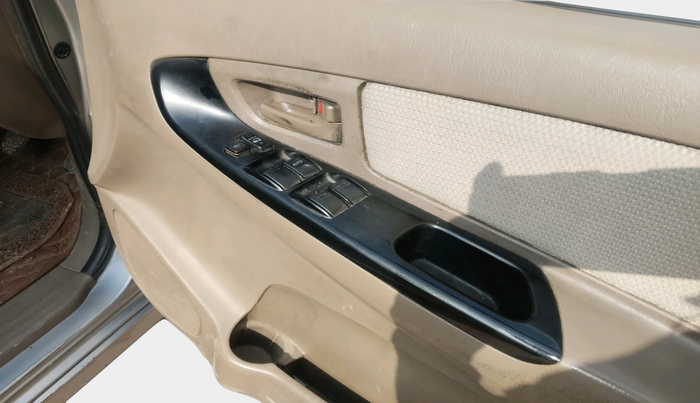 2016 Toyota Innova 2.5 GX 7 STR, Diesel, Manual, 2,15,593 km, interior