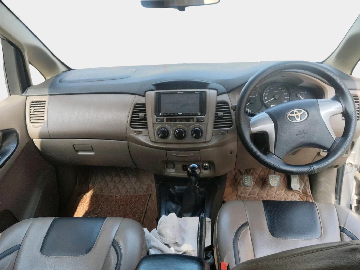 2016 Toyota Innova 2.5 GX 7 STR, Diesel, Manual, 2,15,593 km, interior