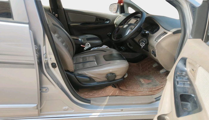 2016 Toyota Innova 2.5 GX 7 STR, Diesel, Manual, 2,15,593 km, interior