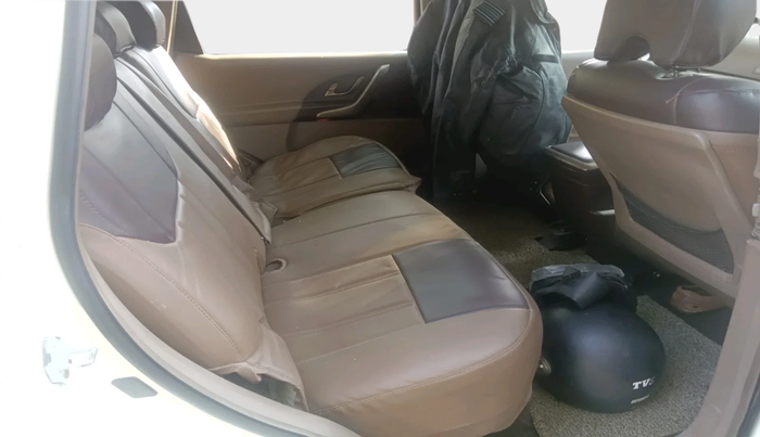 2013 Mahindra XUV500 W8, Diesel, Manual, 1,21,051 km, interior