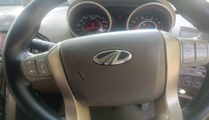 2013 Mahindra XUV500 W8, Diesel, Manual, 1,21,051 km, interior