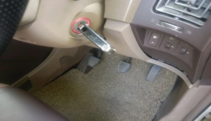 2013 Mahindra XUV500 W8, Diesel, Manual, 1,21,051 km, interior