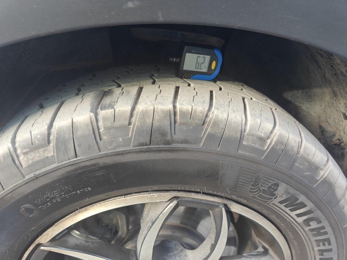 2021 Mahindra XUV500 W7, Diesel, Manual, 1,07,367 km, tyre