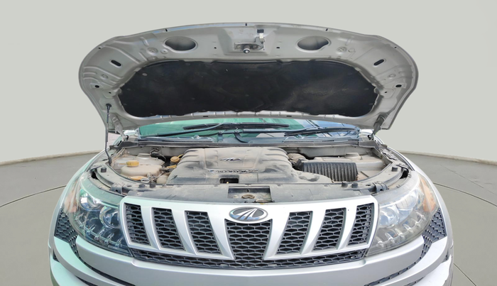 2015 Mahindra XUV500 W8, Diesel, Manual, 1,07,885 km, exterior
