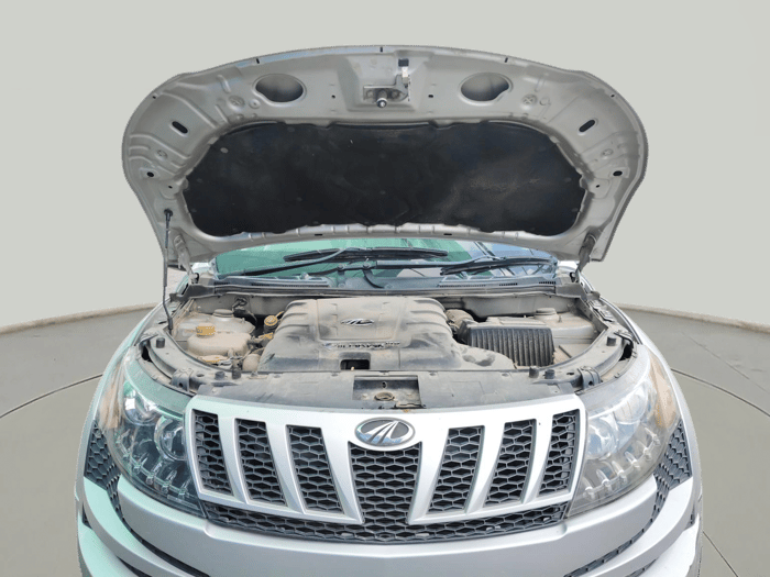 2015 Mahindra XUV500 W8, Diesel, Manual, 1,07,885 km, exterior