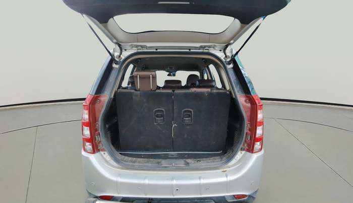 2015 Mahindra XUV500 W8, Diesel, Manual, 1,07,885 km, exterior