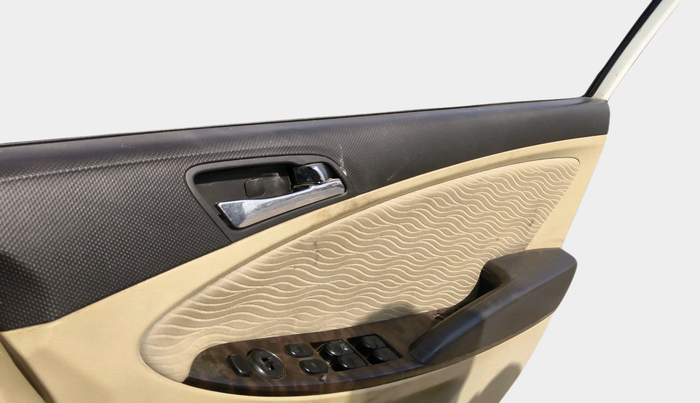 2011 Hyundai Verna FLUIDIC 1.6 VTVT SX, Petrol, Manual, 76,381 km, interior