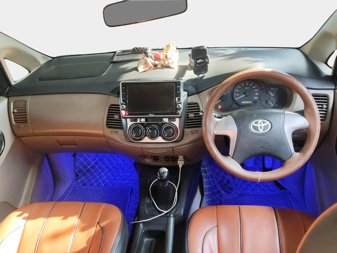 2015 Toyota Innova 2.5 GX 7 STR, Diesel, Manual, 1,31,297 km, interior