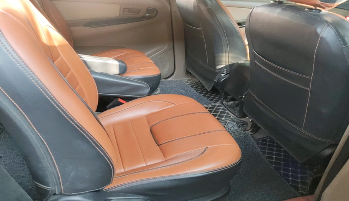 2015 Toyota Innova 2.5 GX 7 STR, Diesel, Manual, 1,31,297 km, interior