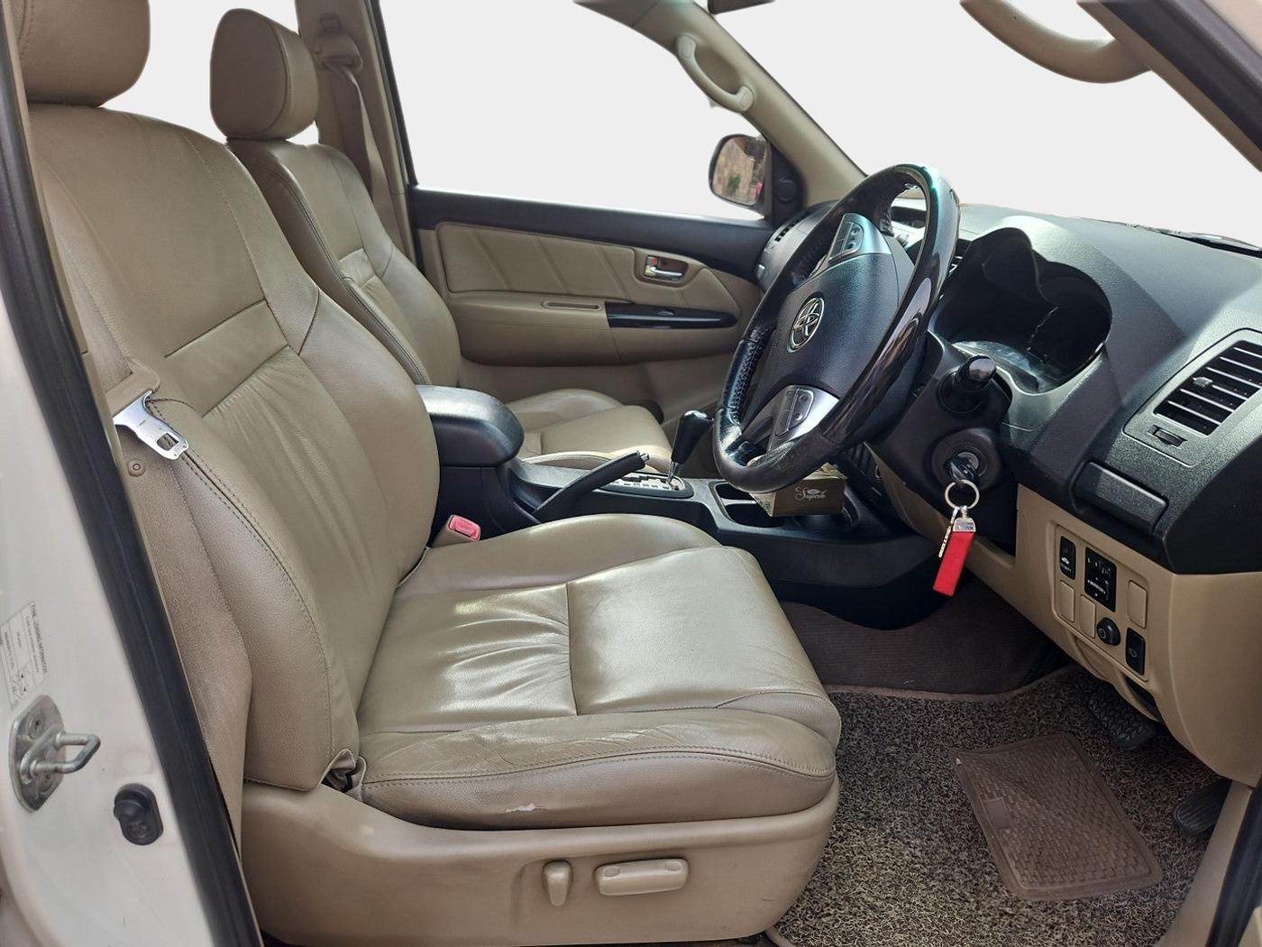2015 Toyota Fortuner 3.0 4X2 AT, Diesel, Automatic, 1,26,962 km, interior