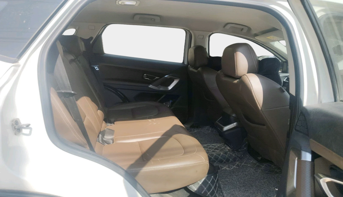 2019 Tata Harrier XZ 2.0L, Diesel, Manual, 1,22,958 km, interior