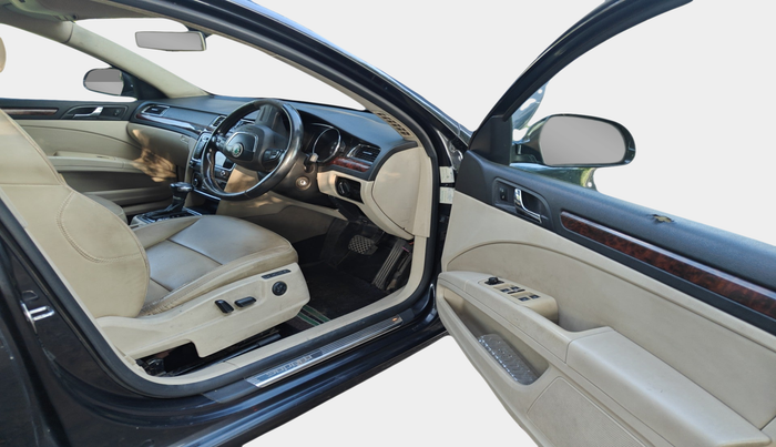2012 Skoda Superb ELEGANCE 2.0 TDI CR AT, Diesel, Automatic, 1,20,021 km, interior