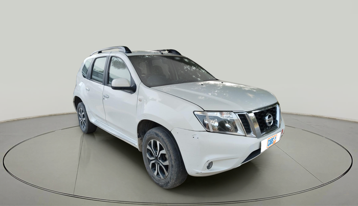 2015 Nissan Terrano XE (D), Diesel, Manual, 2,25,872 km, exterior