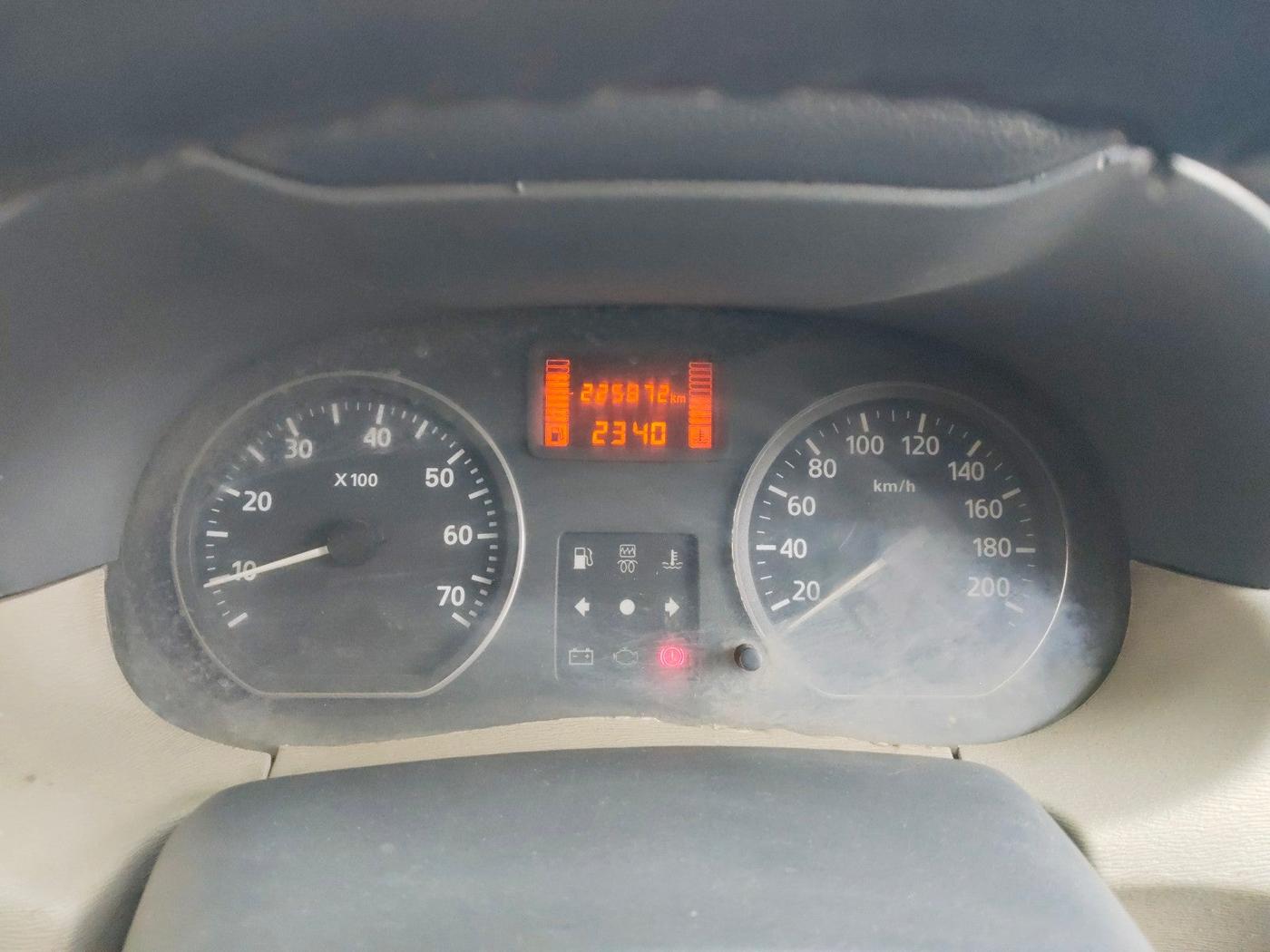 2015 Nissan Terrano XE (D), Diesel, Manual, 2,28,000 km, interior