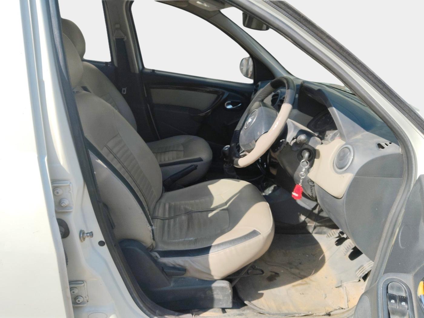 2013 Renault Duster 110 PS RXZ DIESEL, Diesel, Manual, 92,375 km, interior