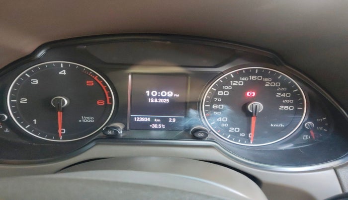 2015 Audi Q5 2.0 TDI quattro Premium, Diesel, Automatic, 1,23,934 km, interior