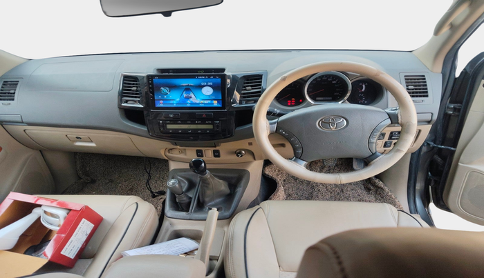 2010 Toyota Fortuner 3.0 4X4 MT, Diesel, Manual, 96,005 km, interior