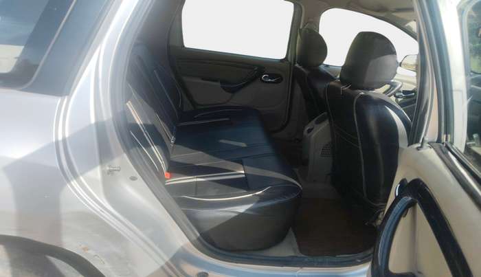 2014 Nissan Terrano XV D THP 110 PS, Diesel, Manual, 1,17,216 km, interior
