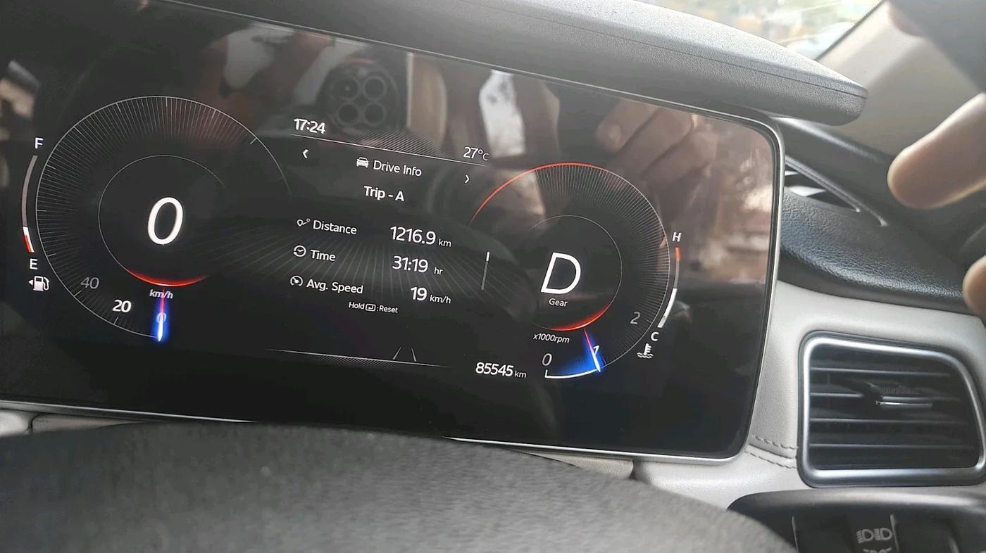 2022 Mahindra XUV700 AX 7 LUXURY D AWD AT 7 STR, Diesel, Automatic, 85,545 km, interior