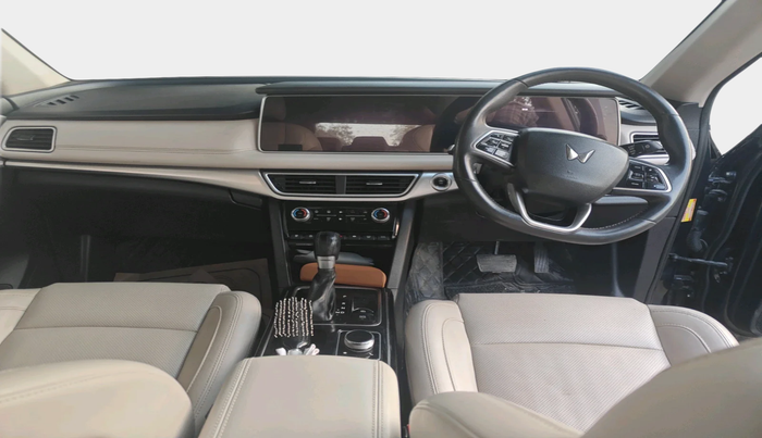 2022 Mahindra XUV700 AX 7 LUXURY D AWD AT 7 STR, Diesel, Automatic, 85,545 km, interior