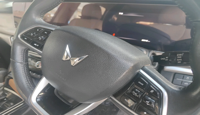 2022 Mahindra XUV700 AX 7 LUXURY D AWD AT 7 STR, Diesel, Automatic, 85,545 km, interior