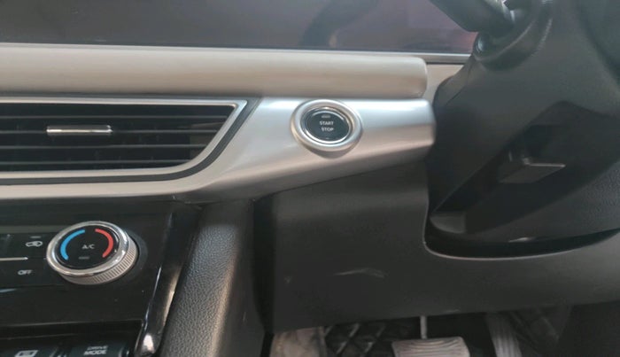 2022 Mahindra XUV700 AX 7 LUXURY D AWD AT 7 STR, Diesel, Automatic, 85,545 km, interior