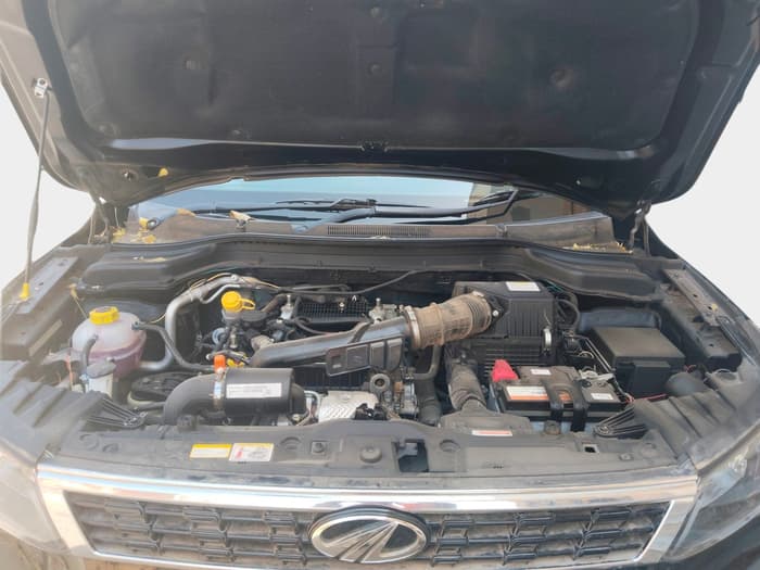 2021 Mahindra XUV300 W4 1.2 PETROL, Petrol, Manual, 7,332 km, exterior