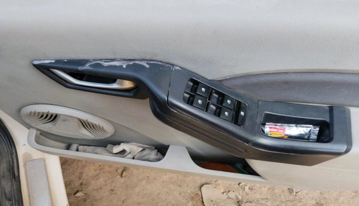 2013 Mahindra Verito Vibe CS 1.5 D6, Diesel, Manual, 1,37,419 km, interior