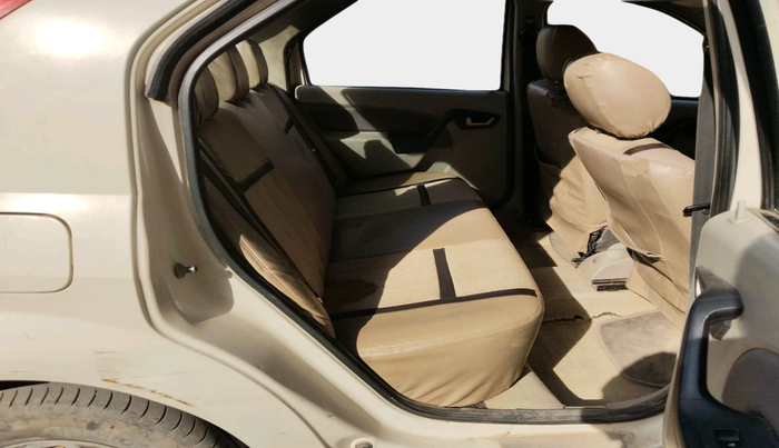 2013 Mahindra Verito Vibe CS 1.5 D6, Diesel, Manual, 1,37,419 km, interior