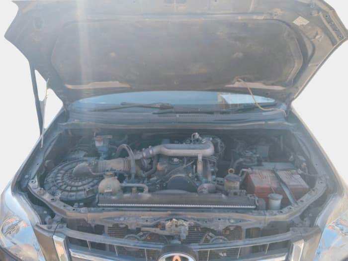 2015 Toyota Innova 2.5 ZX 7 STR, Diesel, Manual, 2,63,596 km, exterior