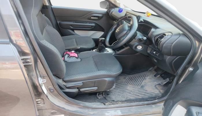 2024 CITROEN C3 FEEL 1.2, Petrol, Manual, 11,010 km, interior