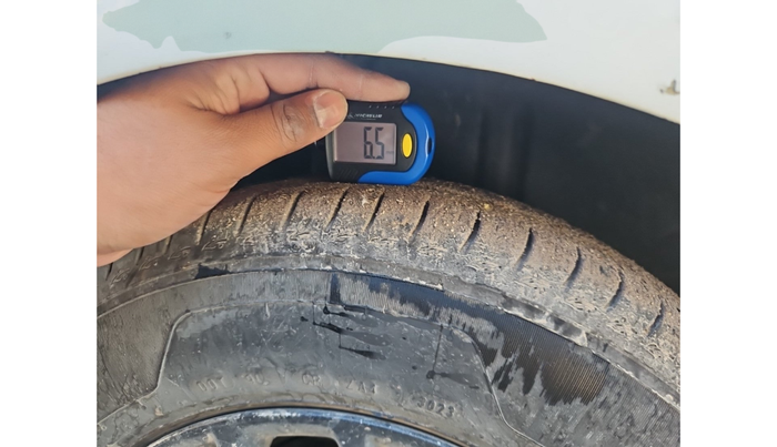 2014 Ford Figo TITANIUM 1.4 DIESEL, Diesel, Manual, 1,88,388 km, tyre