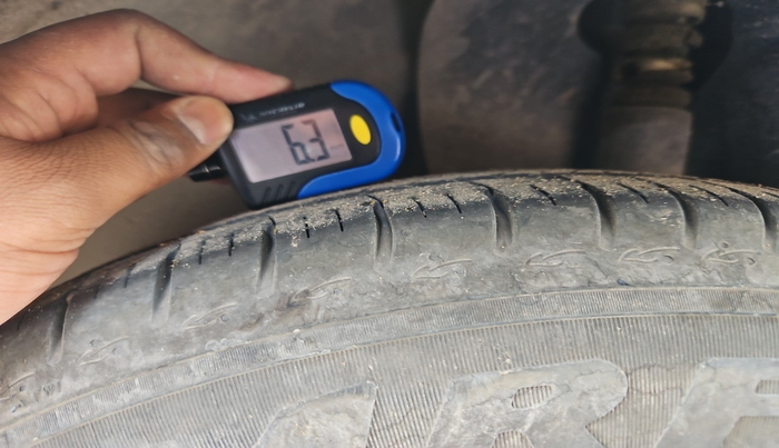 2014 Ford Figo TITANIUM 1.4 DIESEL, Diesel, Manual, 1,88,388 km, tyre