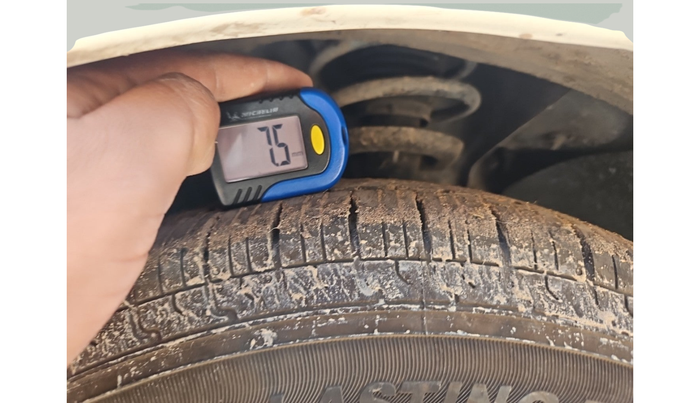 2014 Ford Figo TITANIUM 1.4 DIESEL, Diesel, Manual, 1,88,388 km, tyre