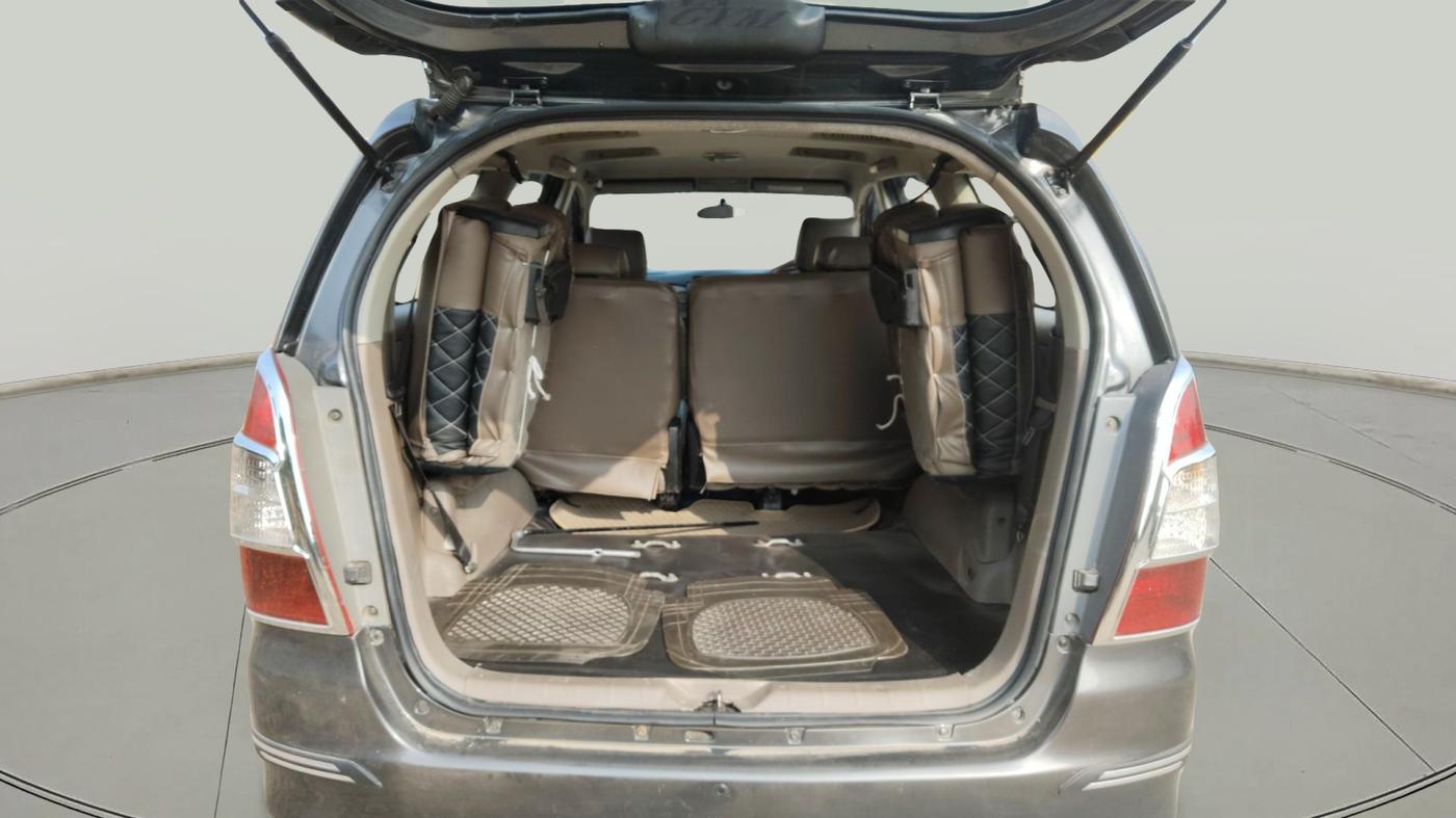 2015 Toyota Innova 2.5 VX 8 STR, Diesel, Manual, 2,64,495 km, exterior