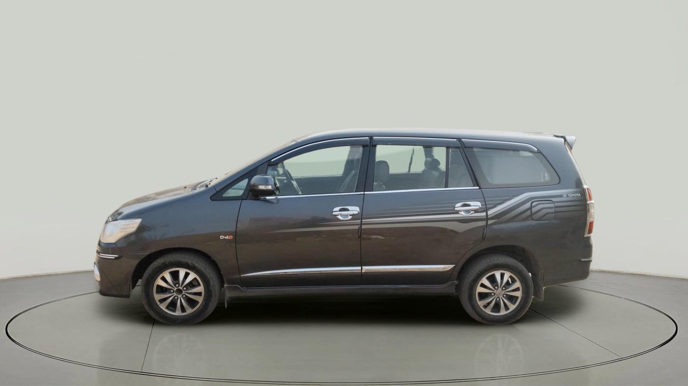 2015 Toyota Innova 2.5 VX 8 STR, Diesel, Manual, 2,64,495 km, exterior