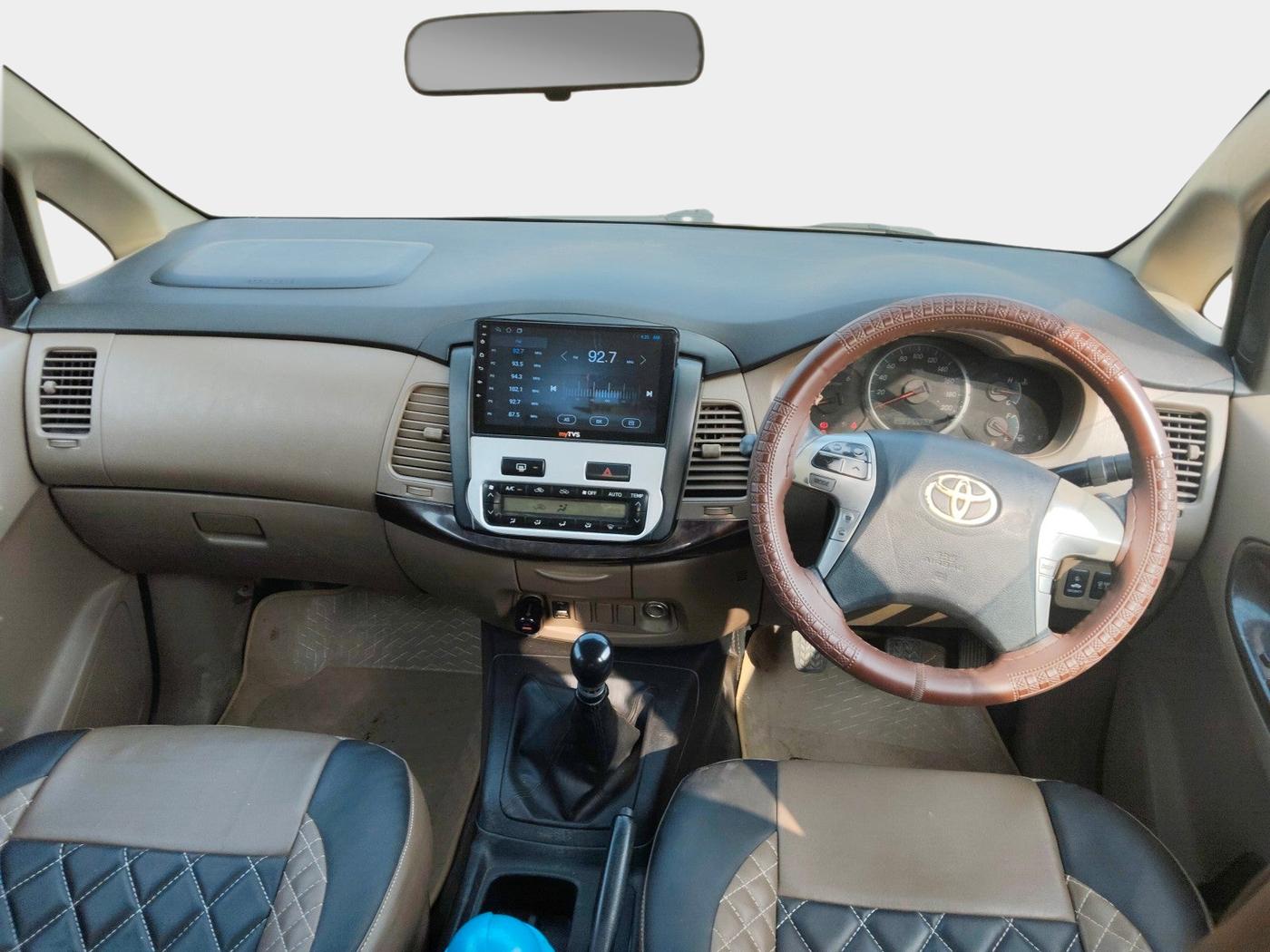 2015 Toyota Innova 2.5 VX 8 STR, Diesel, Manual, 2,64,495 km, interior