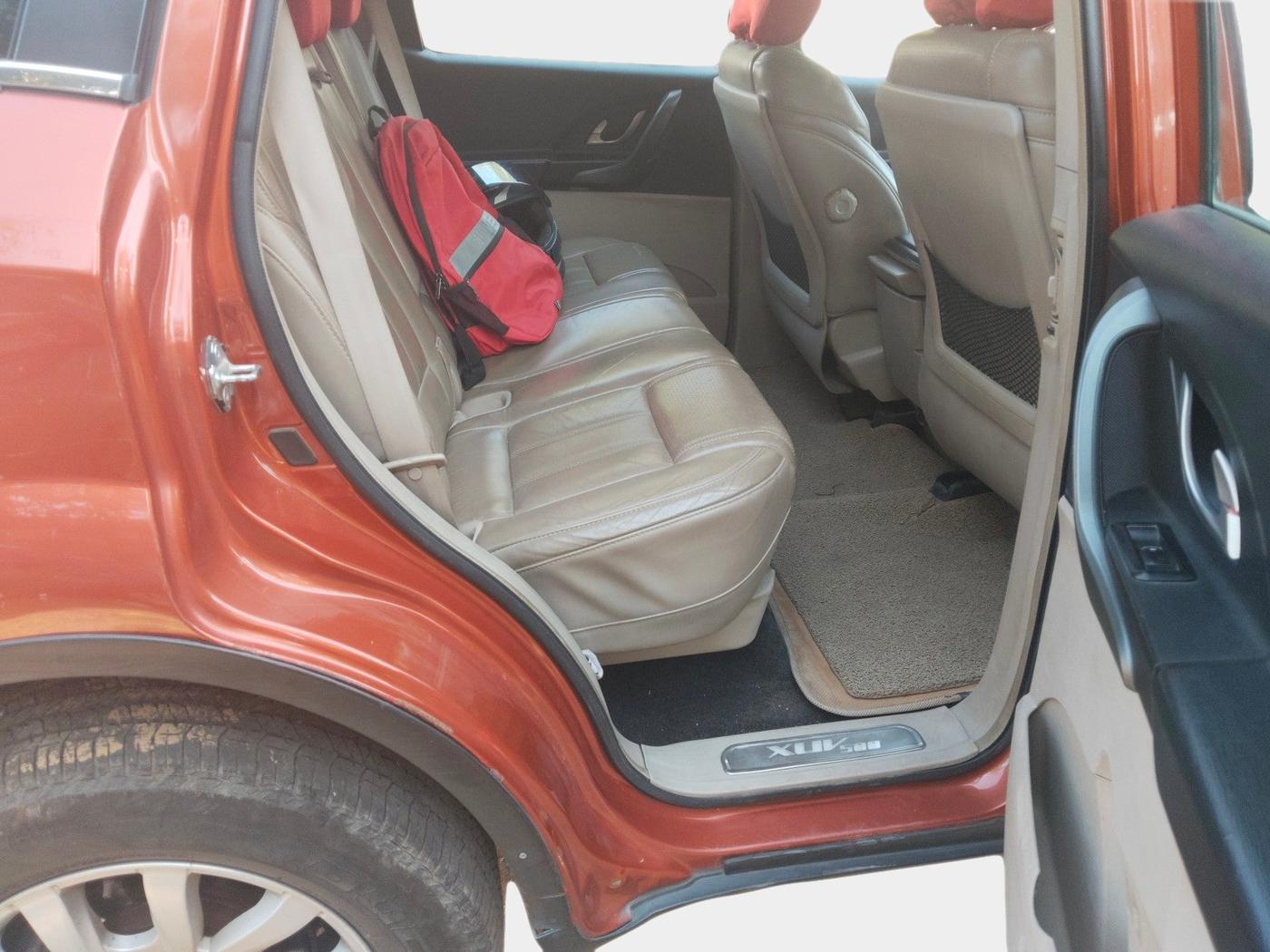 2015 Mahindra XUV500 W10, Diesel, Manual, 84,307 km, interior