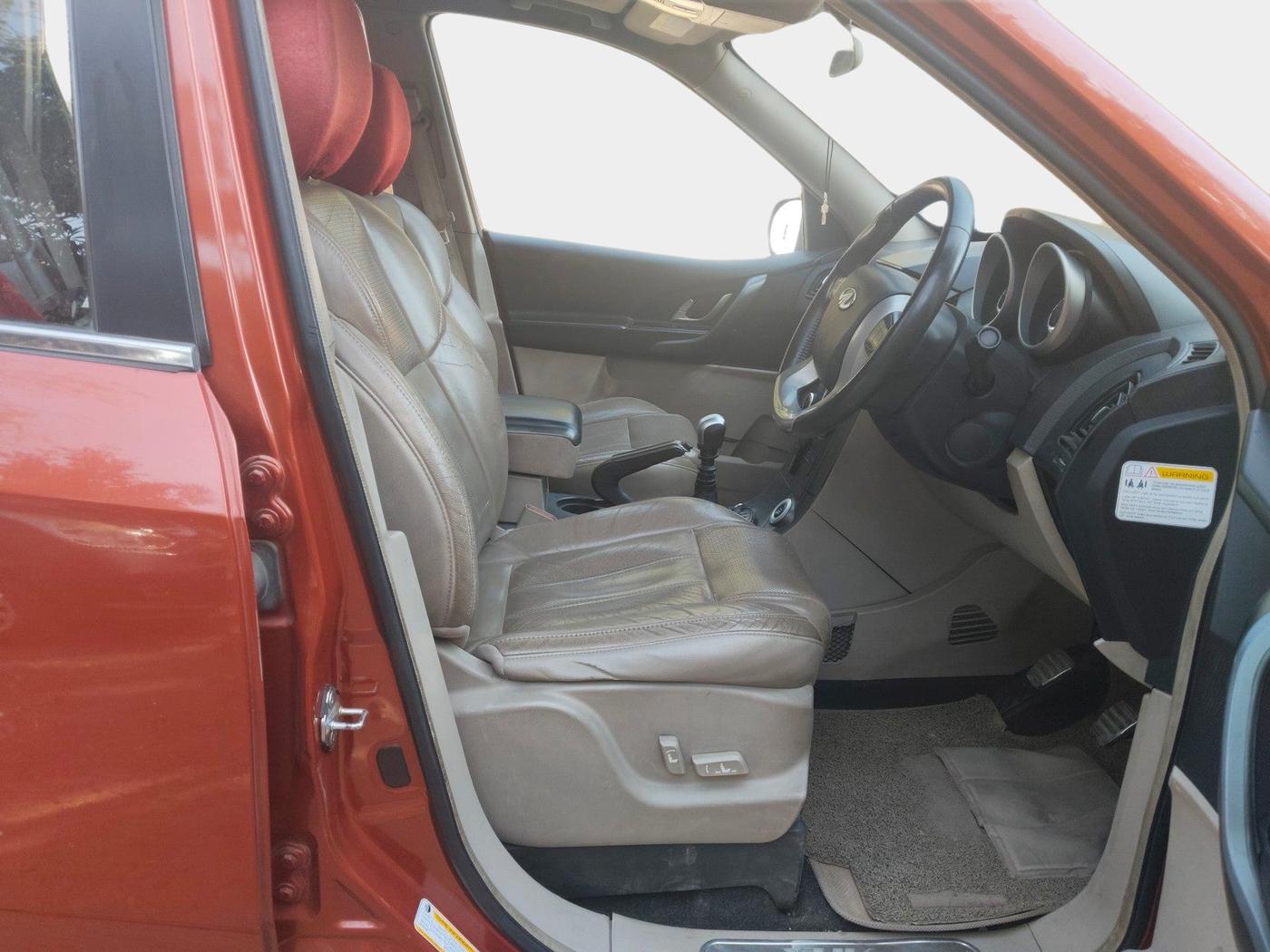 2015 Mahindra XUV500 W10, Diesel, Manual, 84,307 km, interior