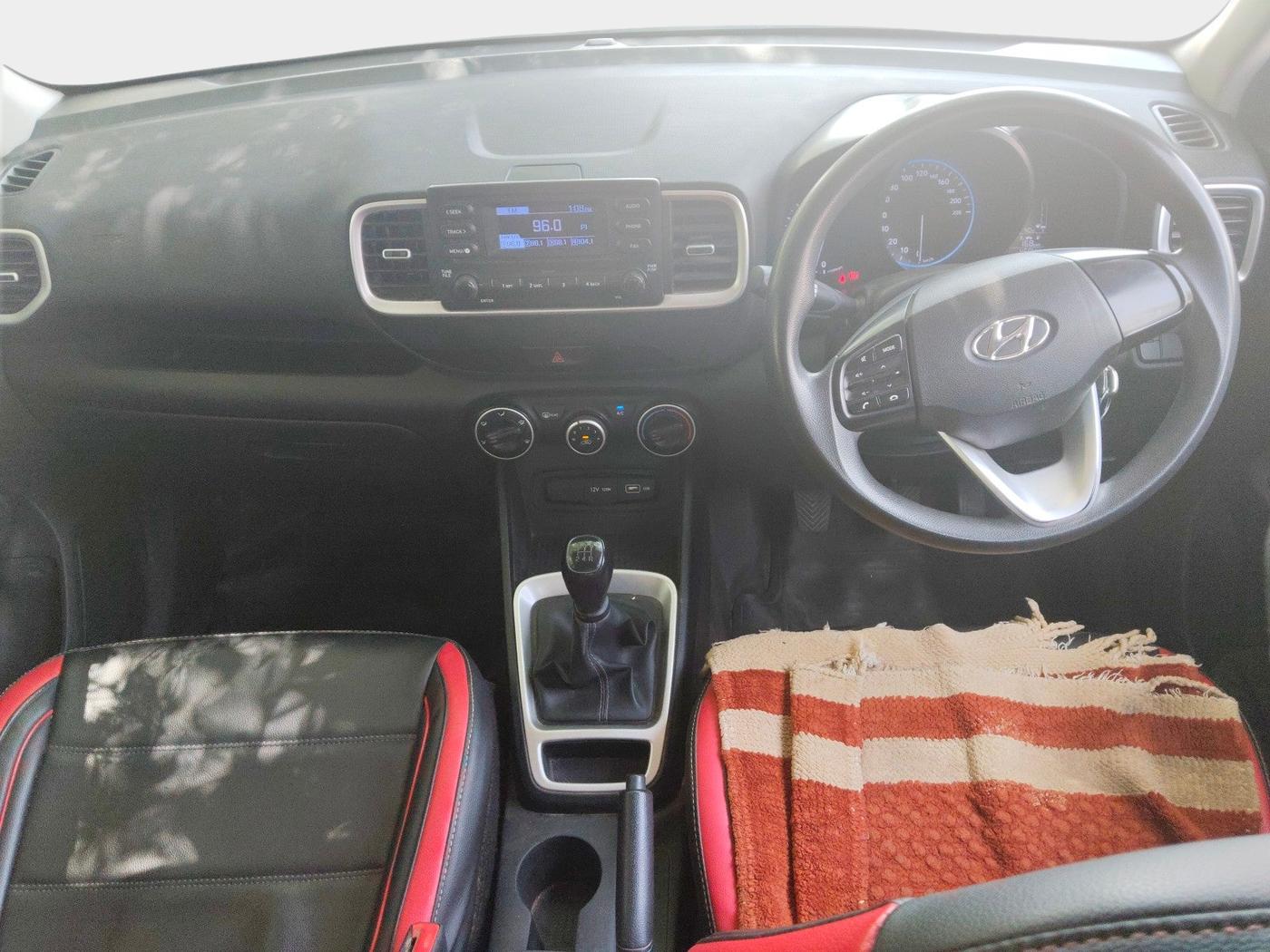 2022 Hyundai VENUE S 1.2, Petrol, Manual, 46,841 km, interior