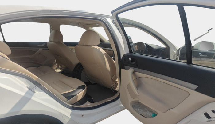 2012 Skoda Laura AMBITION 2.0 TDI CR MT, Diesel, Manual, 1,40,260 km, interior