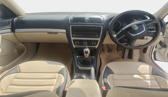 2012 Skoda Laura AMBITION 2.0 TDI CR MT, Diesel, Manual, 1,40,260 km, interior