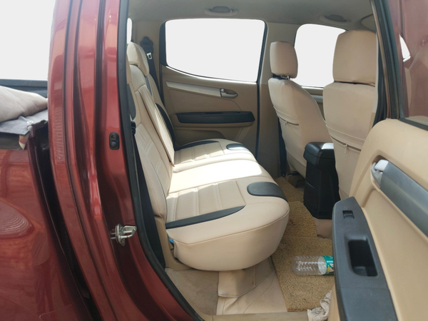 Used 2018 ISUZU D-Max V Cross 4*4 MT Manual | CARS24