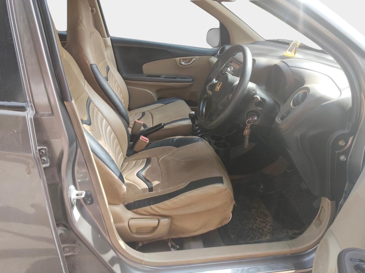 2013 Honda Brio V MT, Petrol, Manual, 1,69,155 km, interior