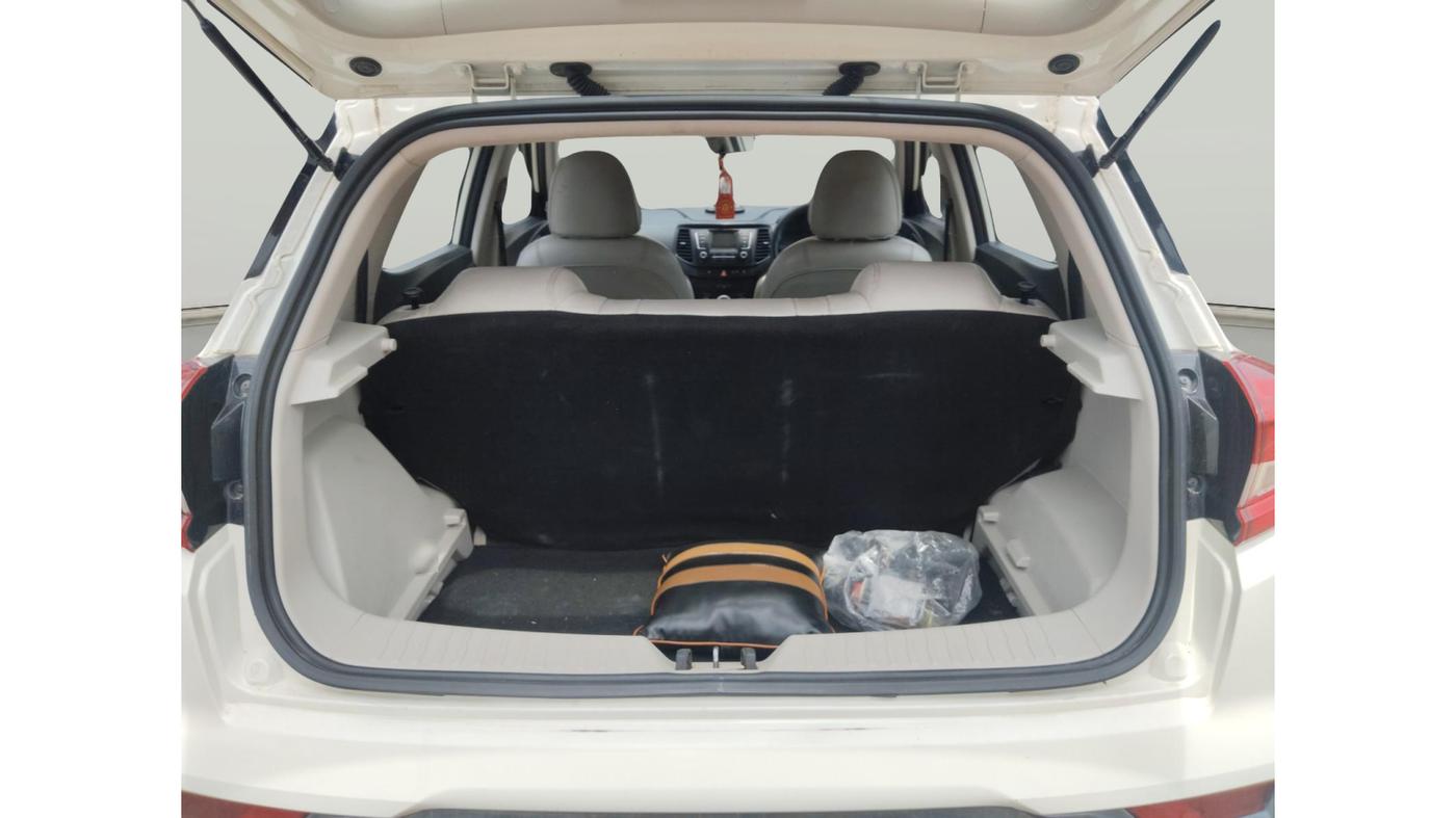 2022 Mahindra XUV300 W6 1.5 Sunroof Diesel, Diesel, Manual, 1,10,175 km, exterior