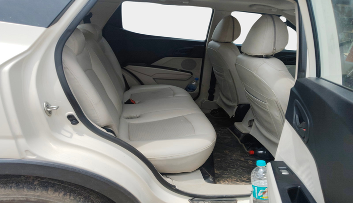 2022 Mahindra XUV300 W6 1.5 Sunroof Diesel, Diesel, Manual, 1,08,776 km, interior