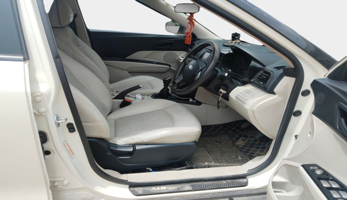2022 Mahindra XUV300 W6 1.5 Sunroof Diesel, Diesel, Manual, 1,08,776 km, interior