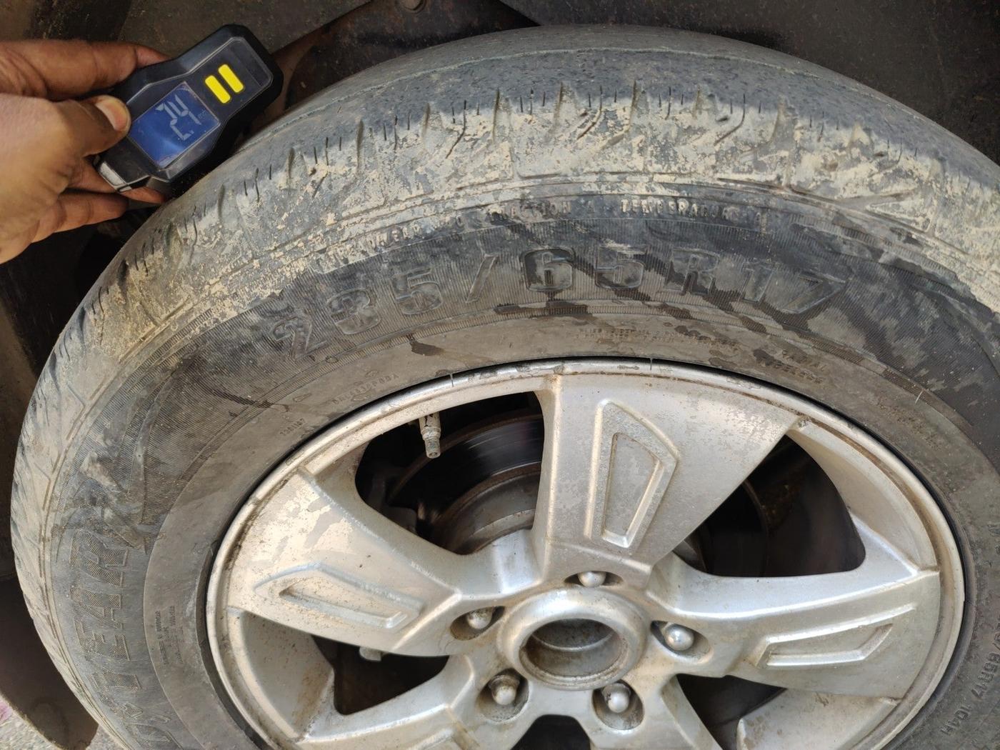 2012 Mahindra XUV500 W8, Diesel, Manual, 94,204 km, tyre