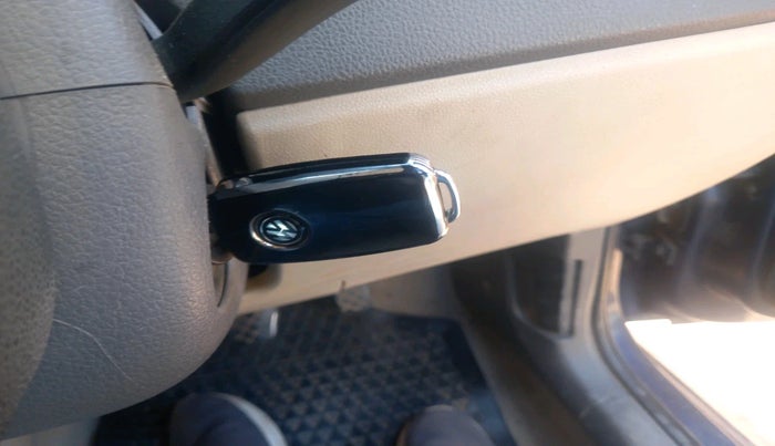 2012 Volkswagen Vento HIGHLINE 1.6 MPI, Petrol, Manual, 1,43,252 km, interior